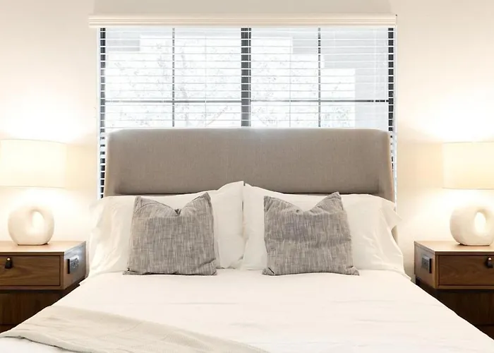 Apartment Landing - Modern With Amazing Amenities *