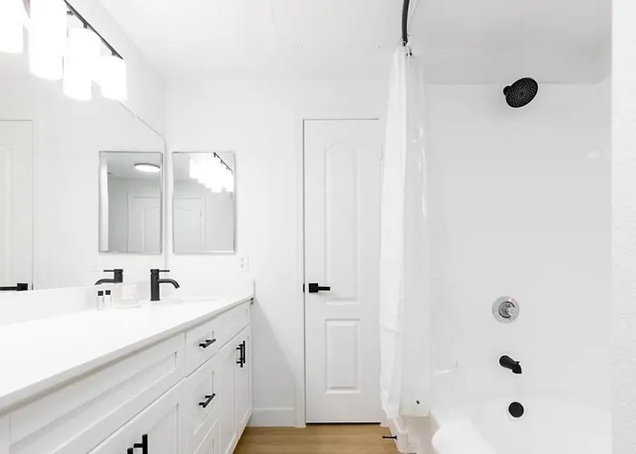 Landing - Modern With Amazing Amenities * Chandler