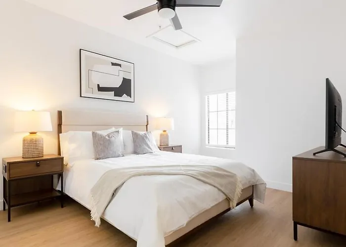 Landing - Modern With Amazing Amenities