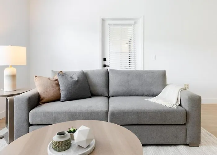 Apartment Landing - Modern With Amazing Amenities