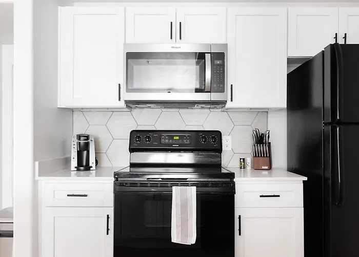 Landing - Modern With Amazing Amenities Apartment